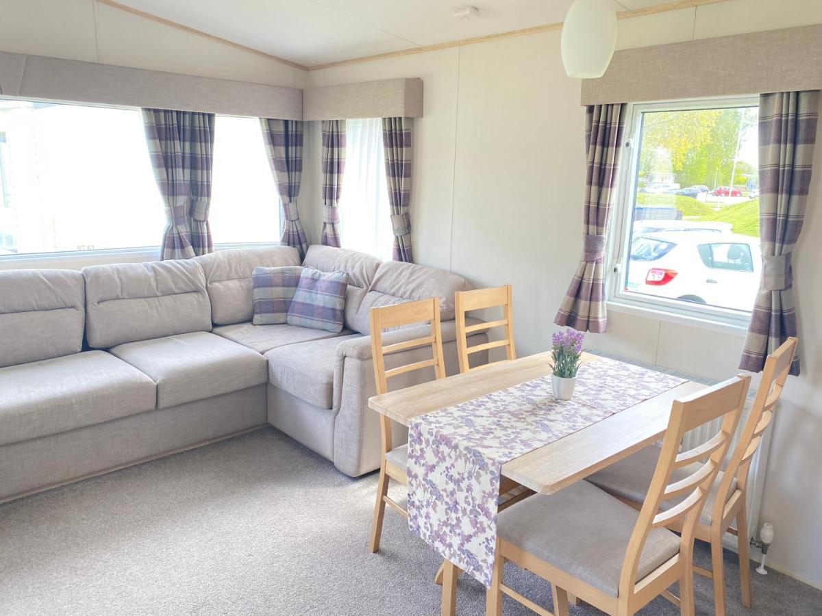 Lavender Lodge, Accessible Holiday home South Cerney